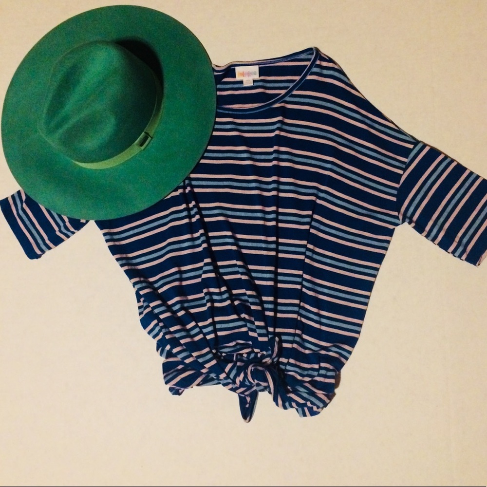 SOLD Lularoe Ocean tones Irma Blouse SZ XS Extra - Picture 1 of 5